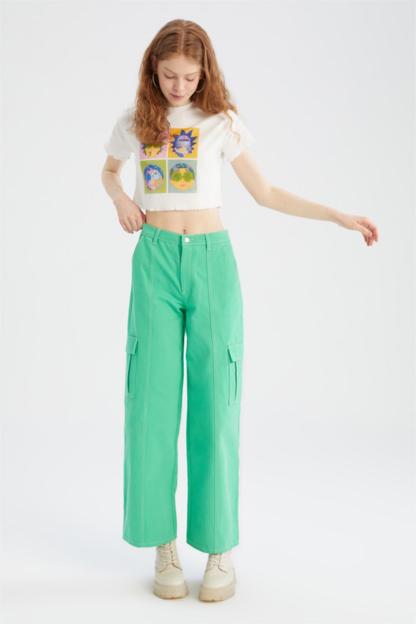 نساء اوف وايت تي شيرت قصير الأكمام من Rick and Morty