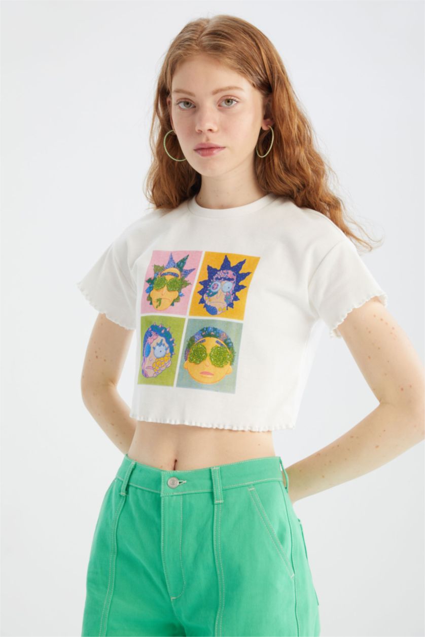 نساء اوف وايت تي شيرت قصير الأكمام من Rick and Morty