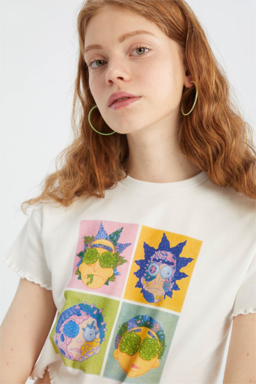 نساء اوف وايت تي شيرت قصير الأكمام من Rick and Morty