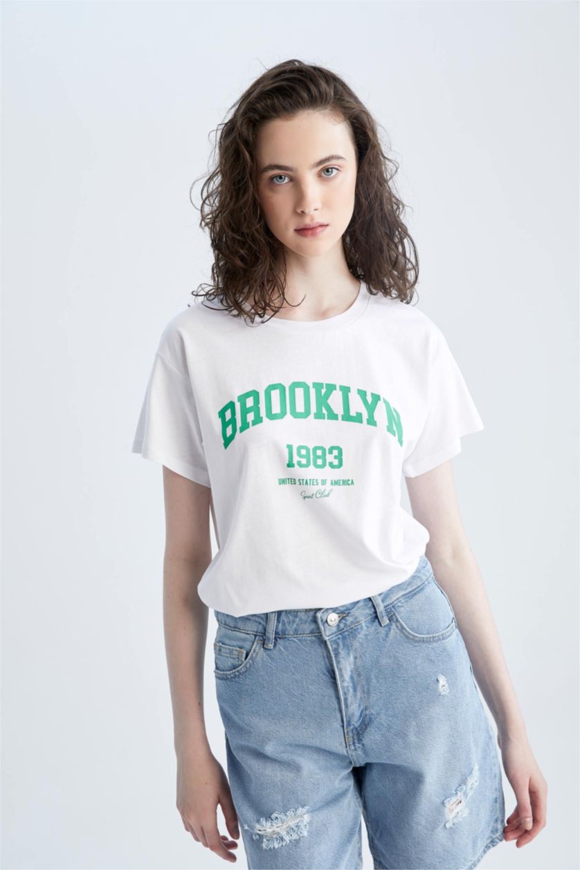 FEMME Blanc T-shirt à manches courtes imprimé à slogan et col ras du cou coupe standard