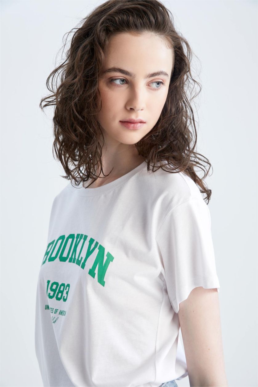 FEMME Blanc T-shirt à manches courtes imprimé à slogan et col ras du cou coupe standard