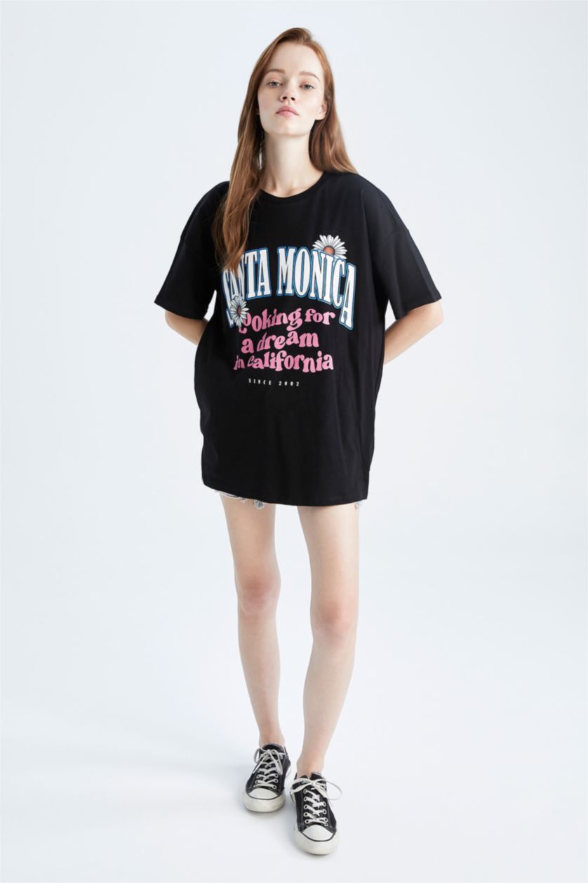 نساء أسود تي شيرت بأكمام قصيرة مطبوع عليه شعار قوطي اوفر سايز  برقبة دائرية