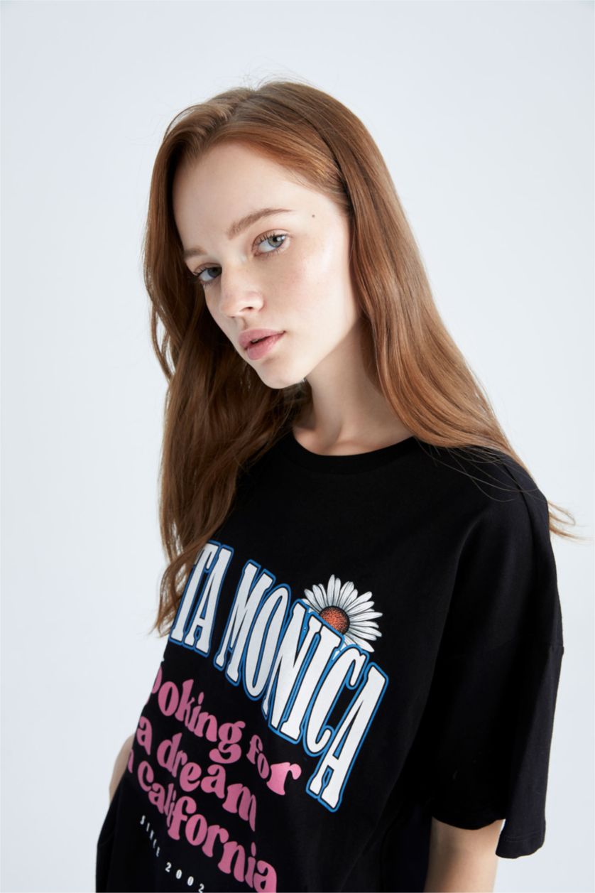 نساء أسود تي شيرت بأكمام قصيرة مطبوع عليه شعار قوطي اوفر سايز  برقبة دائرية