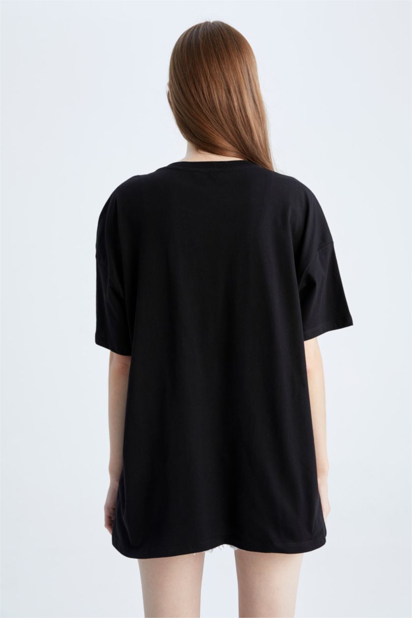 نساء أسود تي شيرت بأكمام قصيرة مطبوع عليه شعار قوطي اوفر سايز  برقبة دائرية