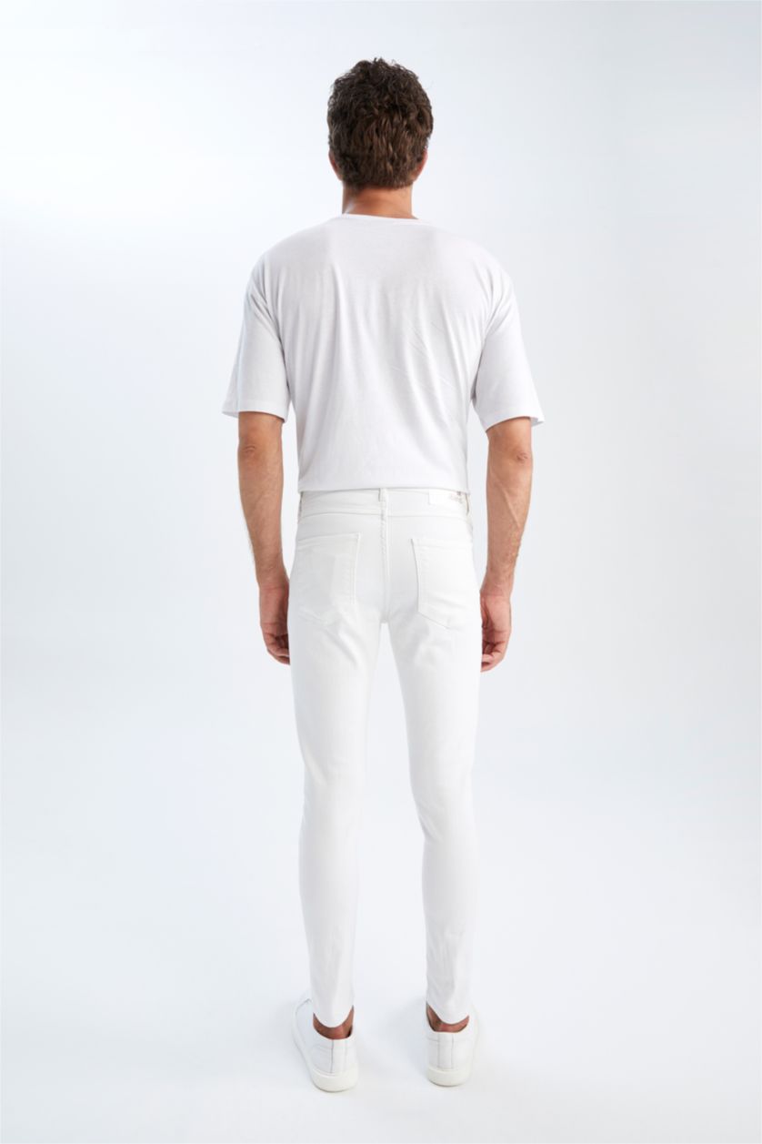 رجال أبيض بنطلون جينز بقصة مريحة ضيقة بخصر عادي بساق ضيق
