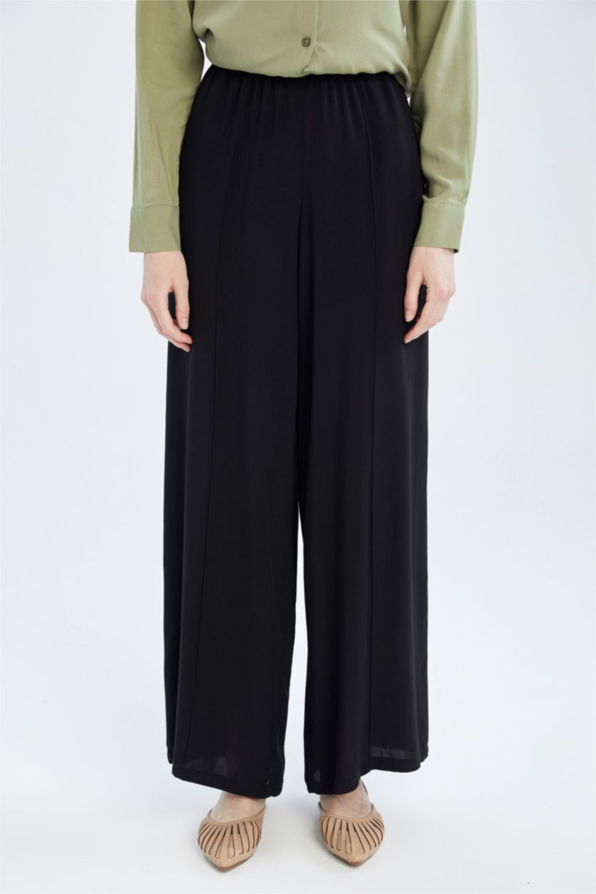 FEMME Noir Pantalon large en Tencel à texture douce et coupe décontractée