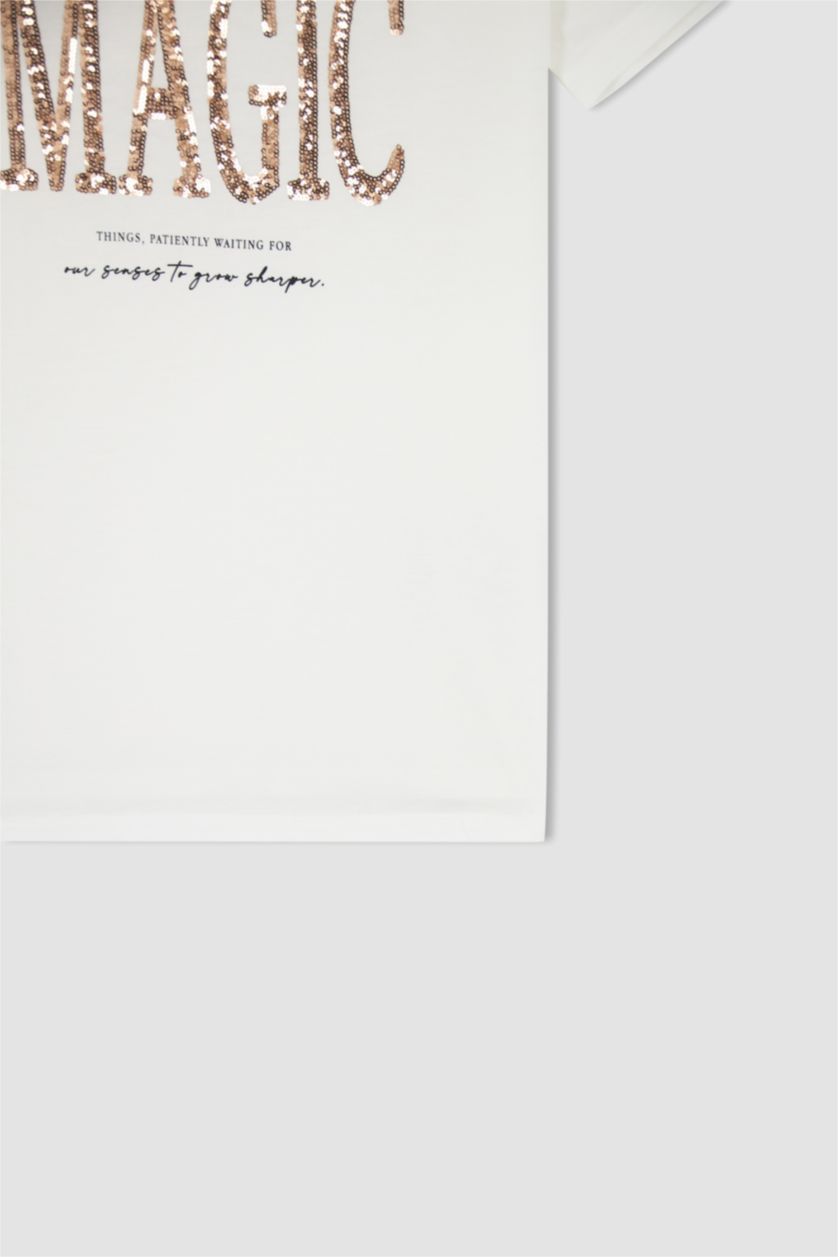 FEMME Écru T-shirt à manches courtes et imprimé à slogan et à sequins Regular Fit