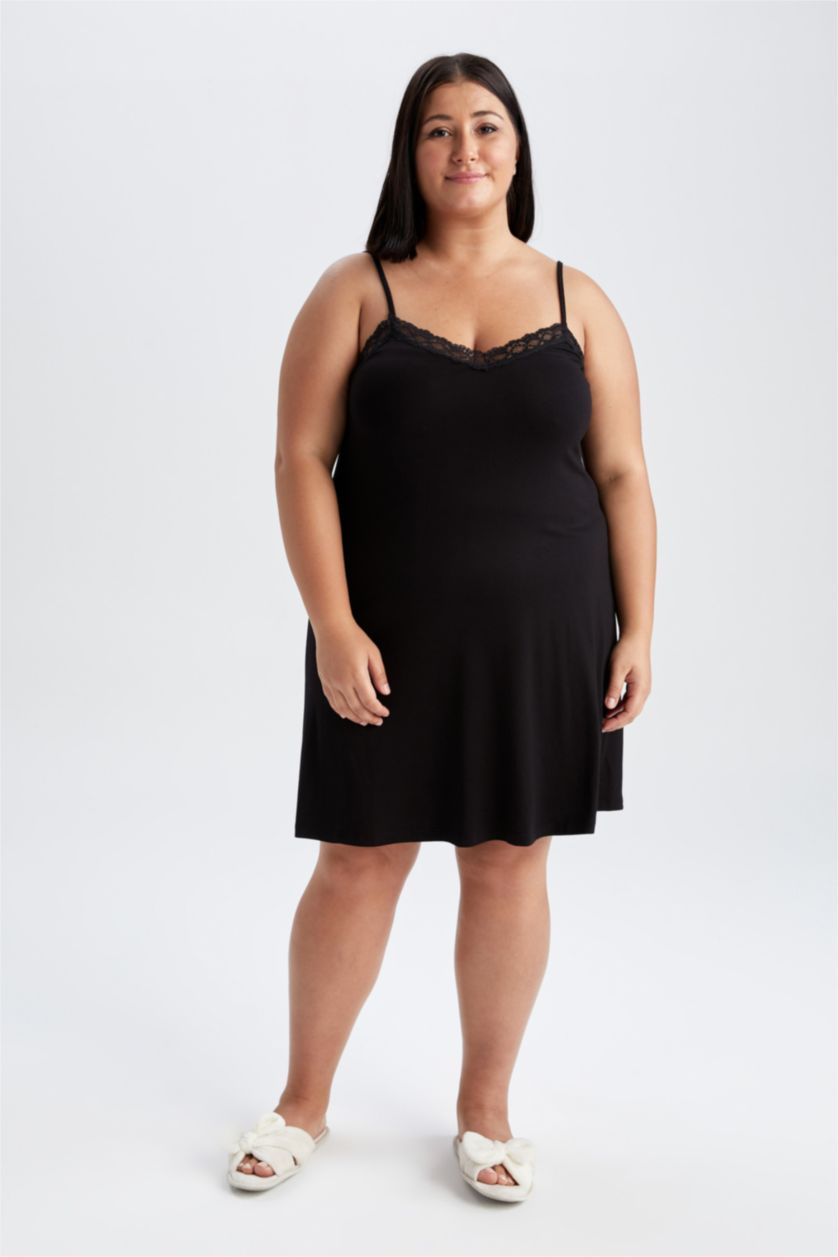 Kadın Siyah DF Plus Regular Fit V Yaka Askılı Büyük Beden Gecelik