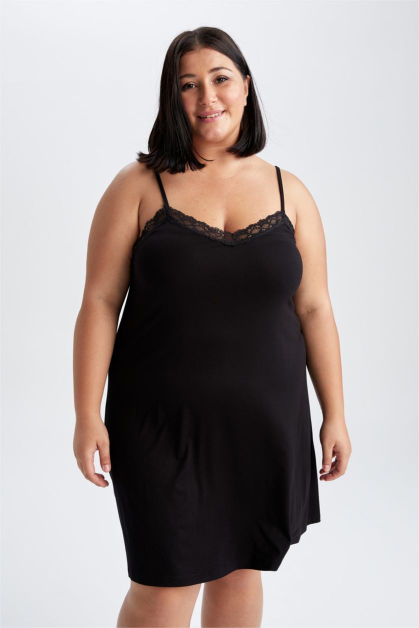 Kadın Siyah DF Plus Regular Fit V Yaka Askılı Büyük Beden Gecelik