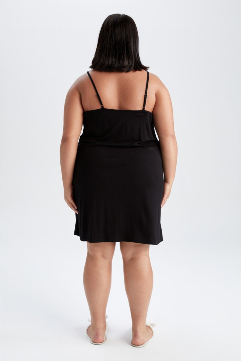 Kadın Siyah DF Plus Regular Fit V Yaka Askılı Büyük Beden Gecelik