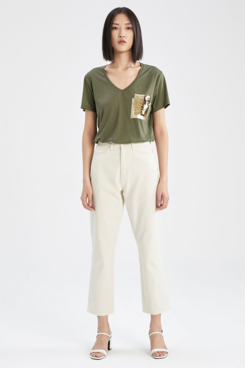 نساء كاكي تي شيرت بأكمام قصيرة ورقبة V بقصة عادية