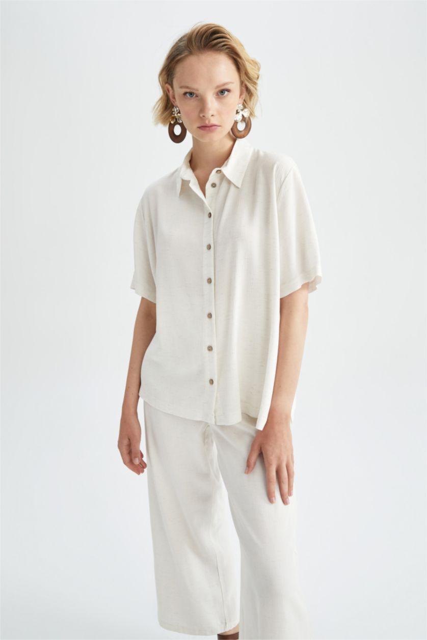 نساء بيج قميص نص كم من مزيج الكتان اوفر سايز بياقة قميص