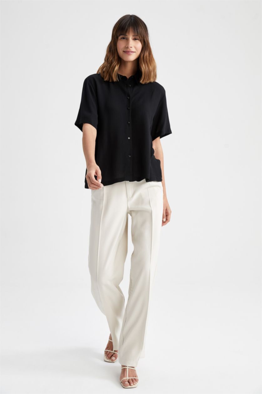 FEMME Noir Chemise à manches courtes en tissu froissé à col chemise coupe classique