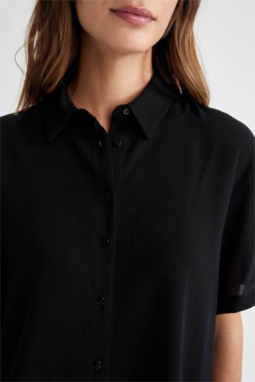 FEMME Noir Chemise à manches courtes en tissu froissé à col chemise coupe classique