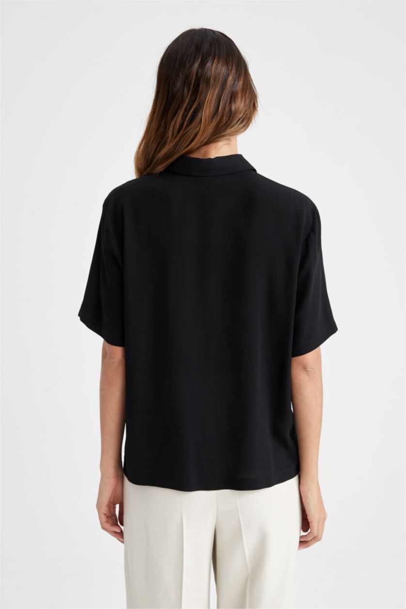 FEMME Noir Chemise à manches courtes en tissu froissé à col chemise coupe classique