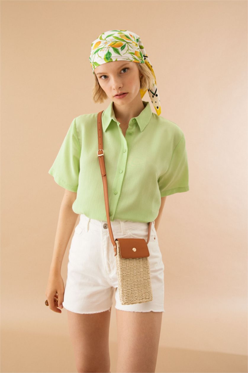 FEMME Vert Clair Chemise à manches courtes en tissu froissé à col chemise coupe classique