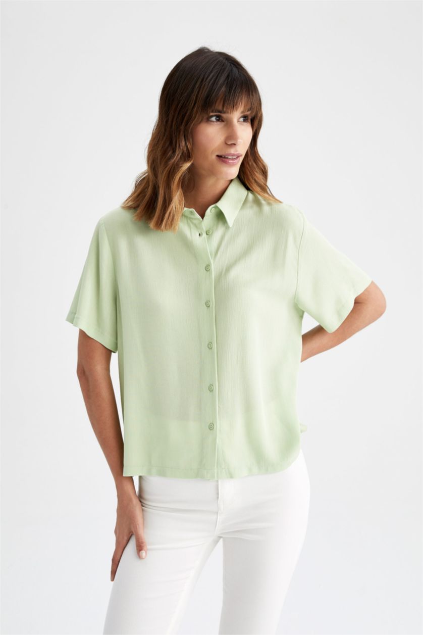 FEMME Vert Clair Chemise à manches courtes en tissu froissé à col chemise coupe classique