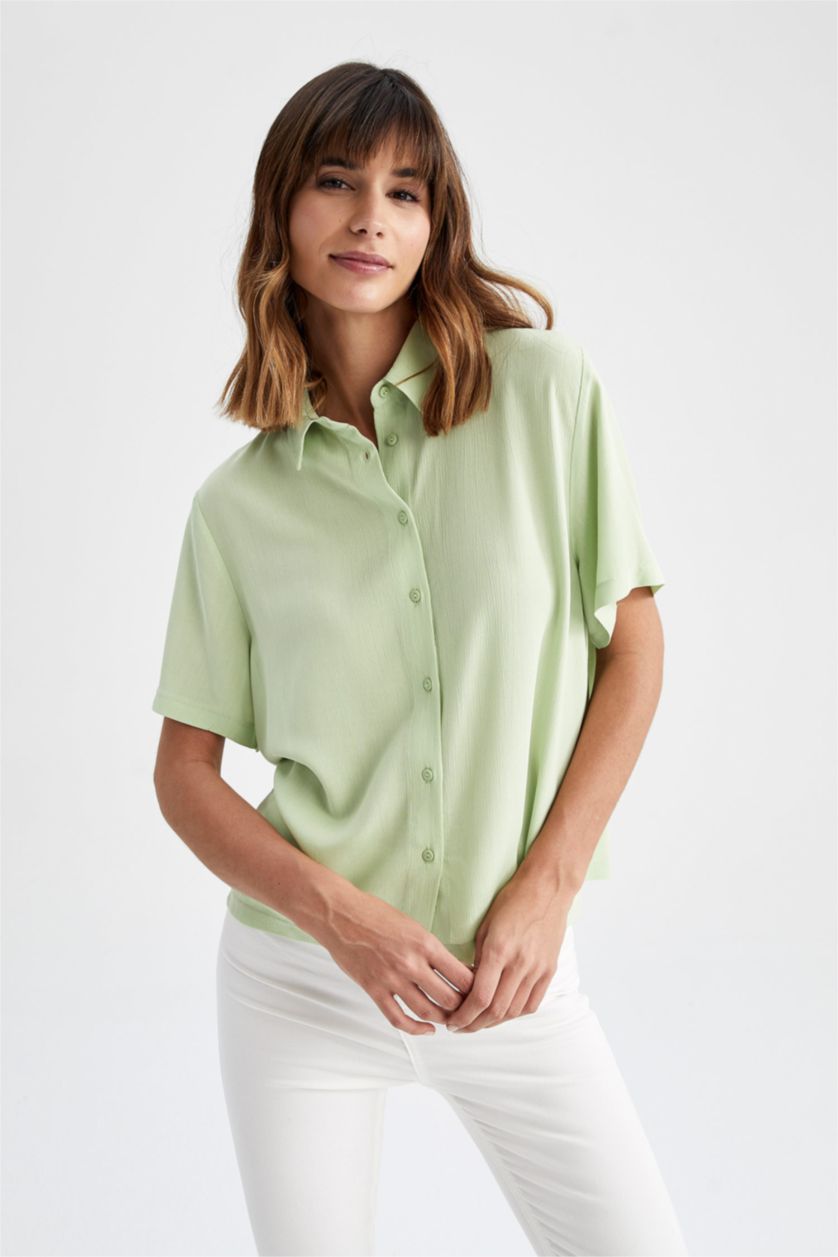 FEMME Vert Clair Chemise à manches courtes en tissu froissé à col chemise coupe classique