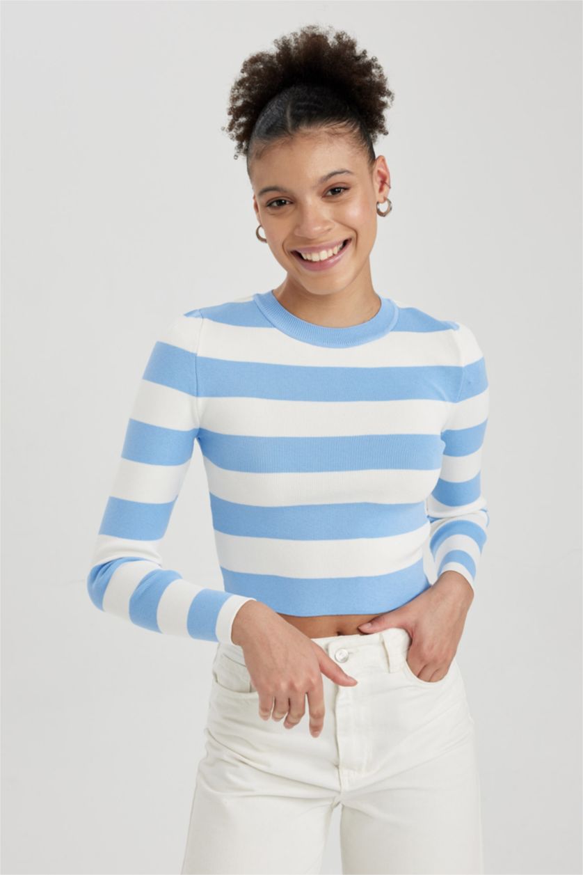 حريمي أزرق بلوفر تريكو سليم فيت برقبة مستديرة