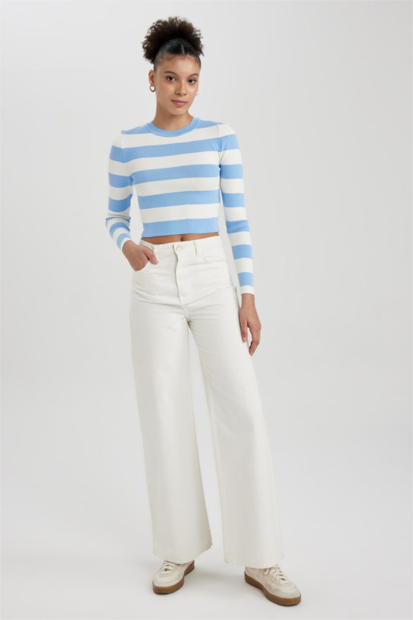 حريمي أزرق بلوفر تريكو سليم فيت برقبة مستديرة