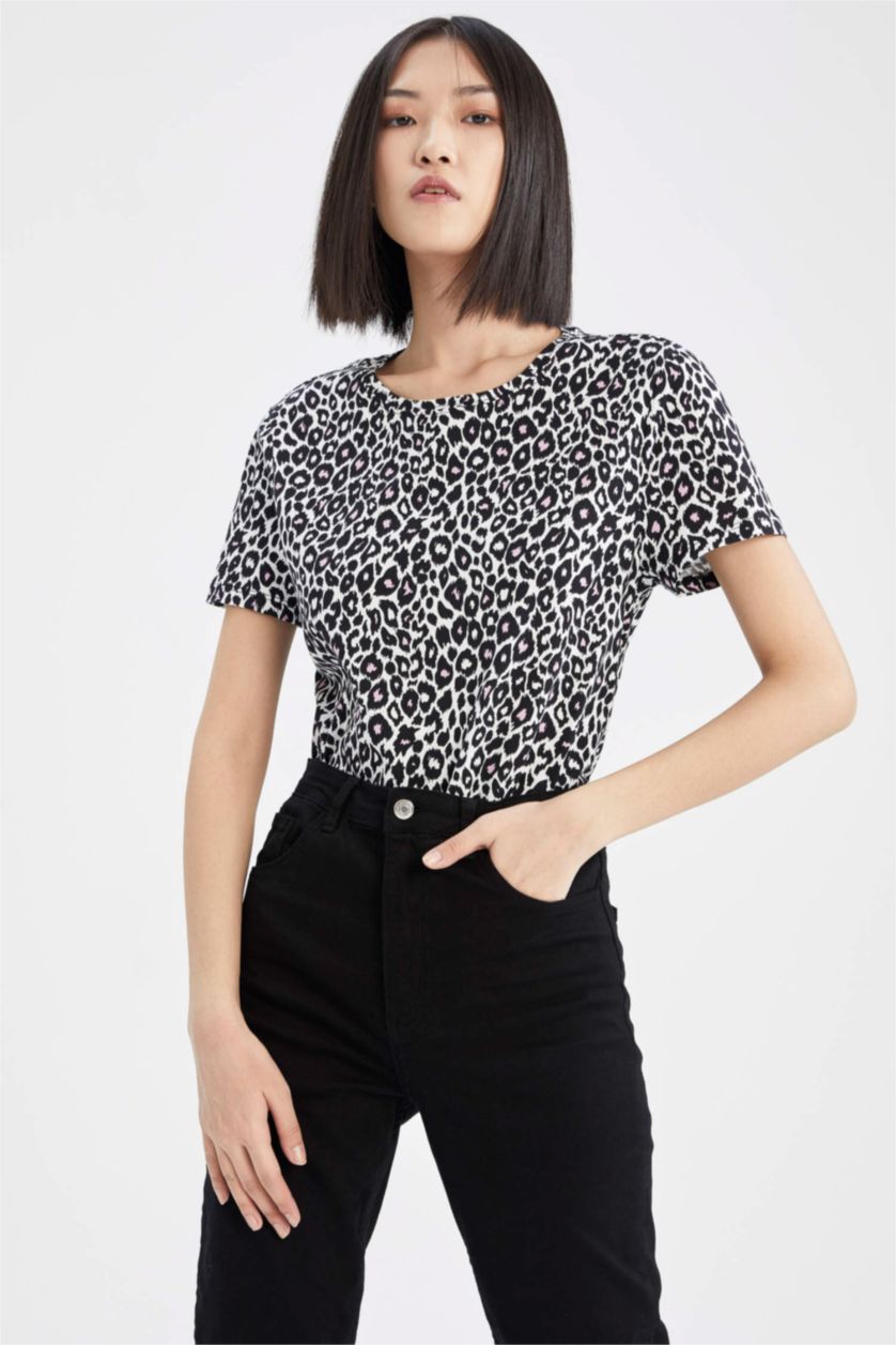 نساء أبيض Regular Fit Cotton Short Sleeve T-Shirt