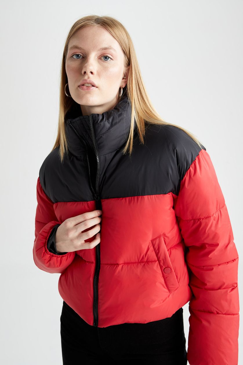 Kadın Kırmızı Su İtici Renk Bloklu Şişme Mont