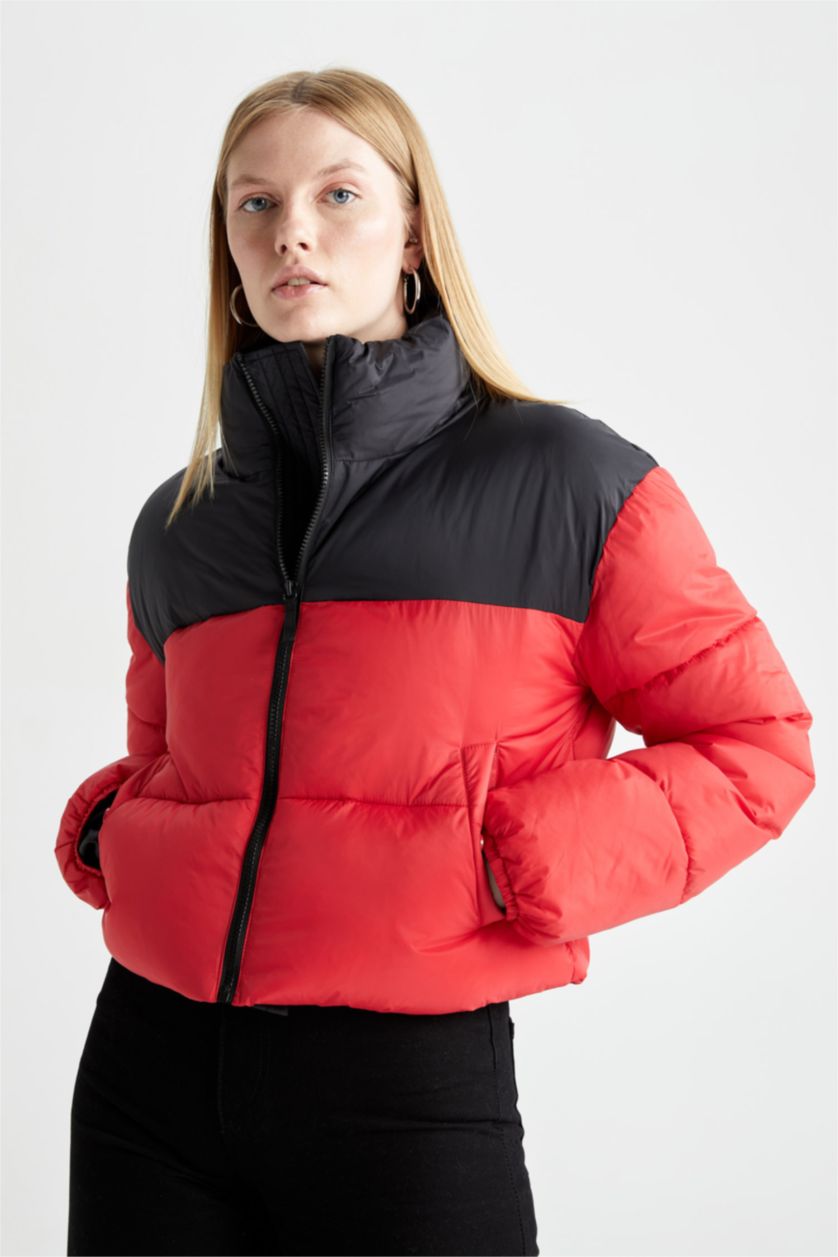 Kadın Kırmızı Su İtici Renk Bloklu Şişme Mont