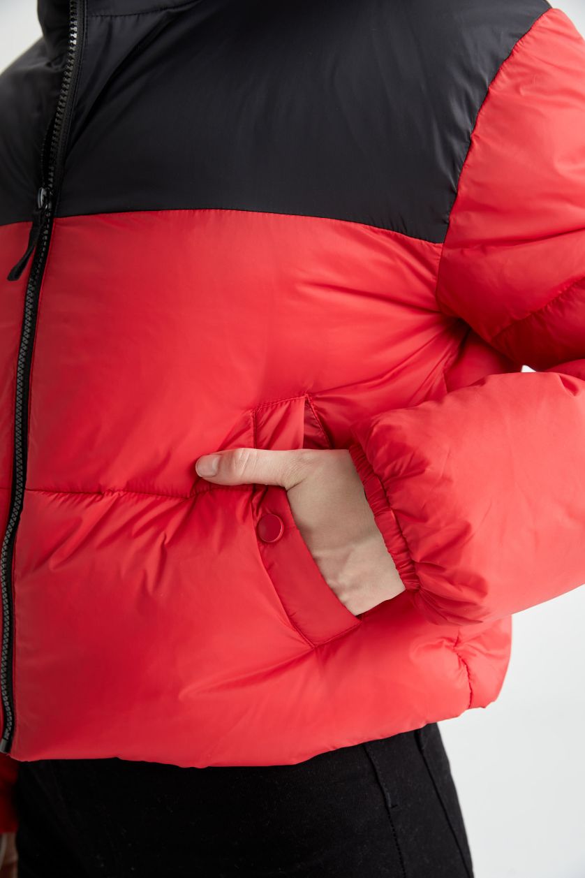 Kadın Kırmızı Su İtici Renk Bloklu Şişme Mont