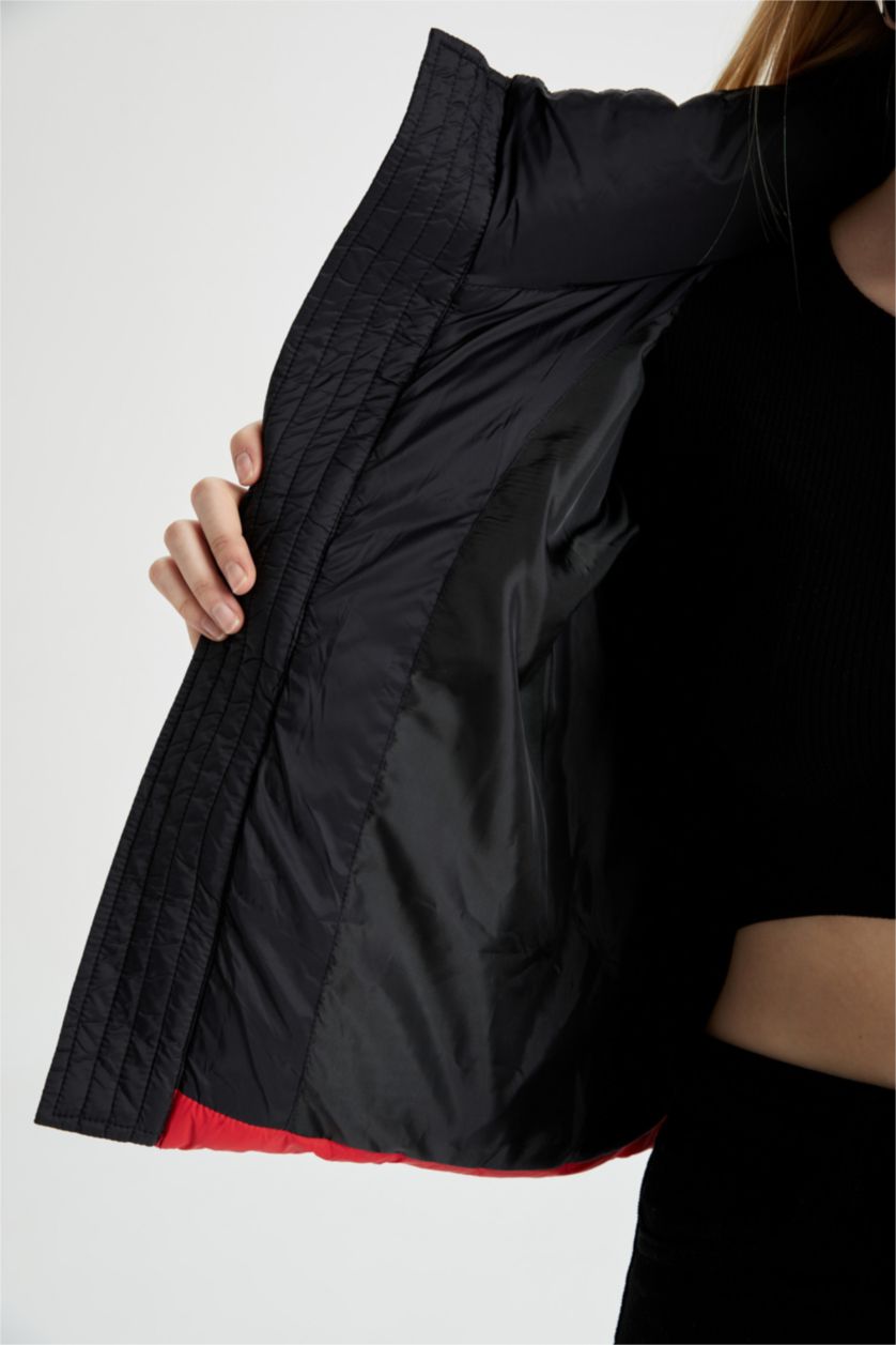 Kadın Kırmızı Su İtici Renk Bloklu Şişme Mont