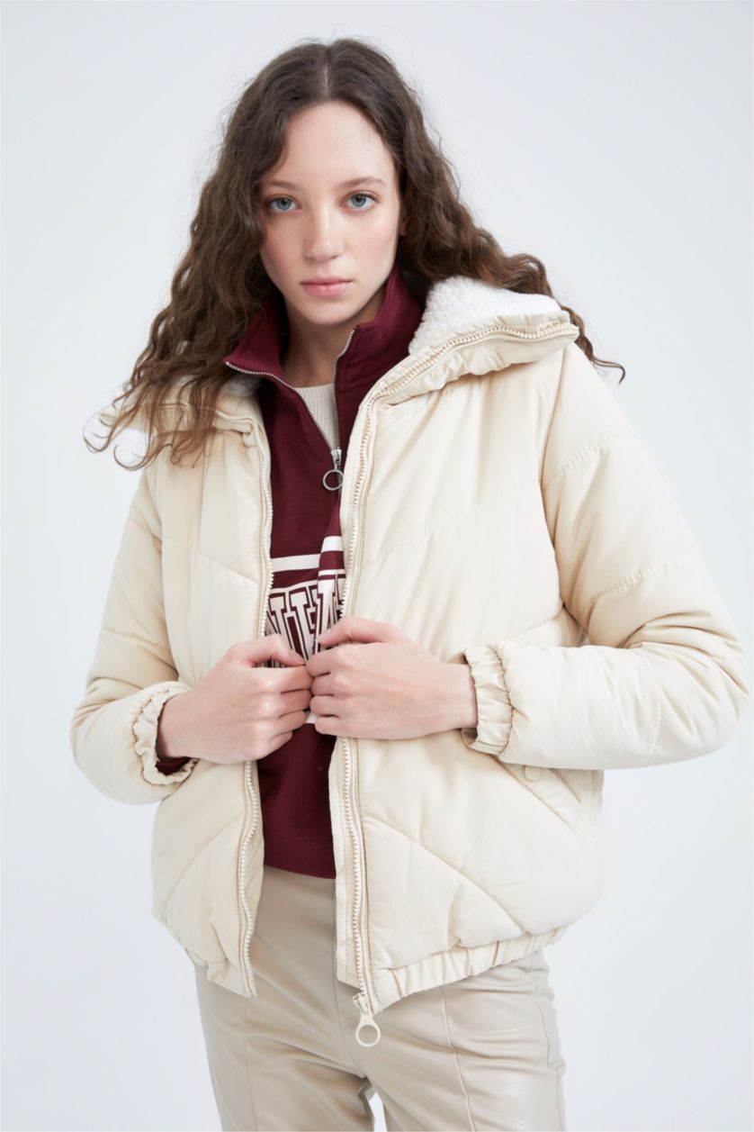 نساء بيج فاتح قمصلة بقصة مريحة بفرو صناعي