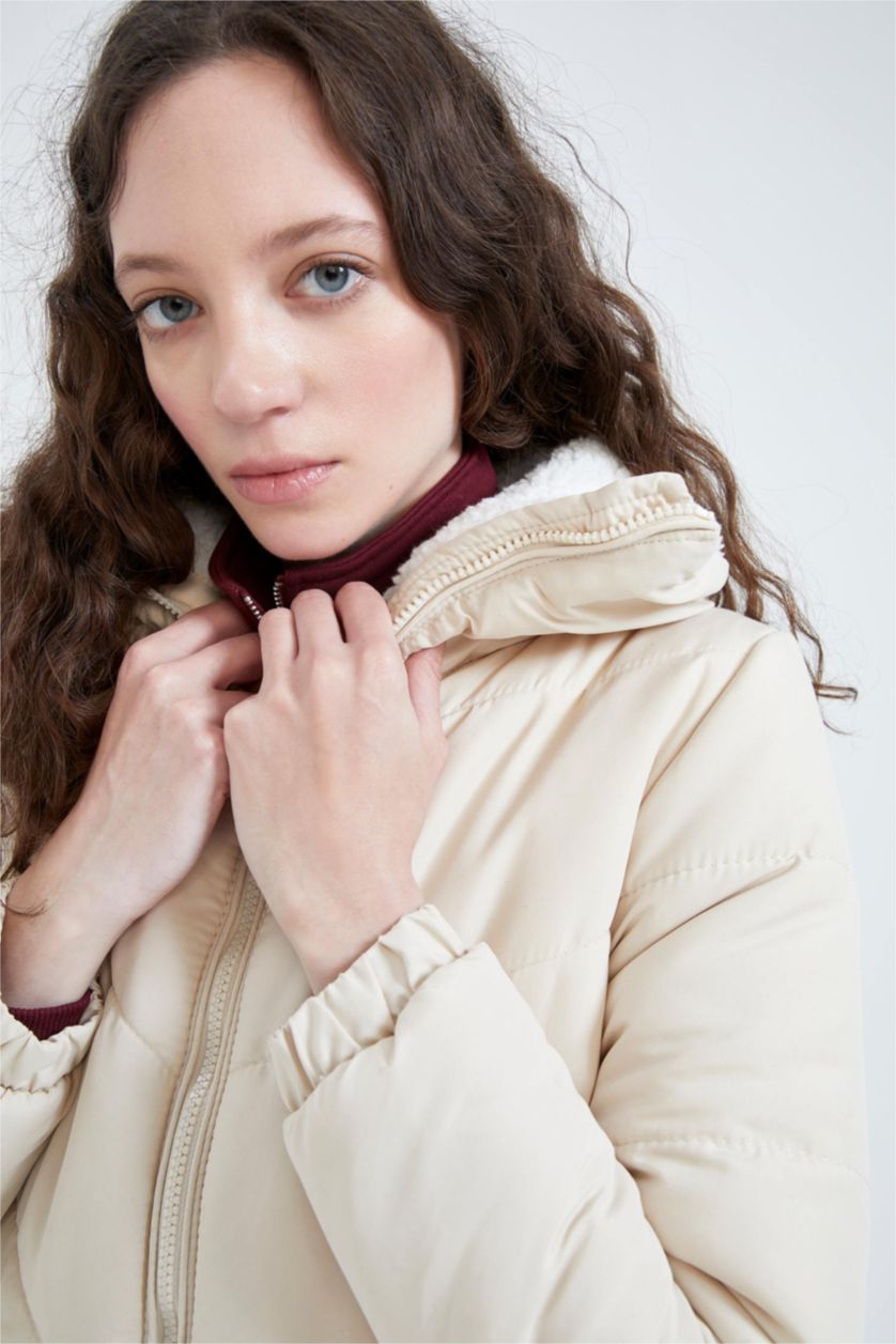 نساء بيج فاتح قمصلة بقصة مريحة بفرو صناعي