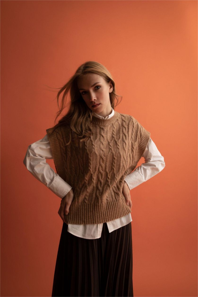 Woman Beige Relax Fit Crew Neck Vest