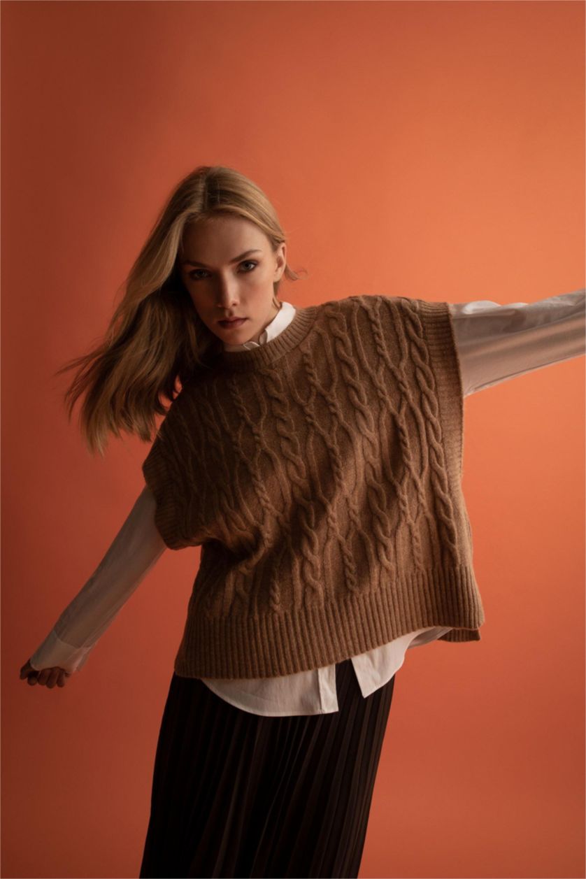 Woman Beige Relax Fit Crew Neck Vest