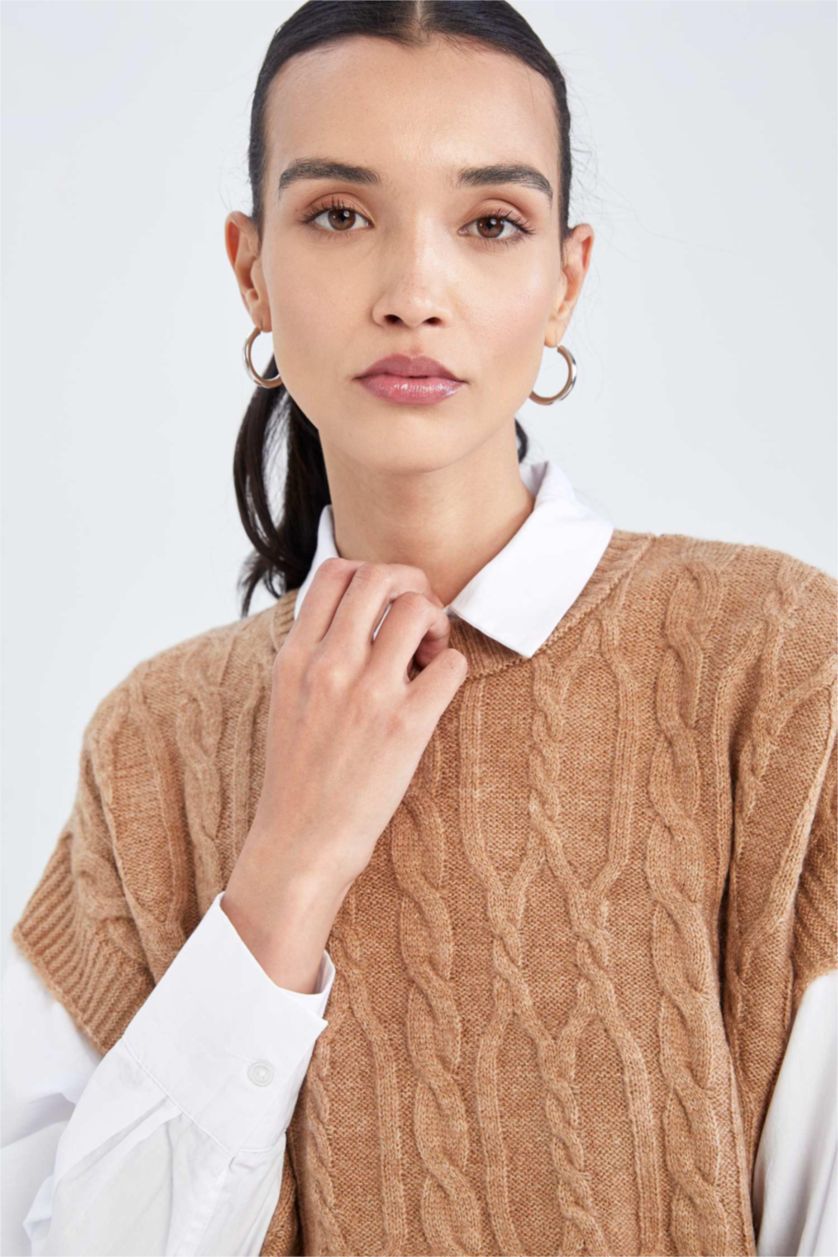 Woman Beige Relax Fit Crew Neck Vest