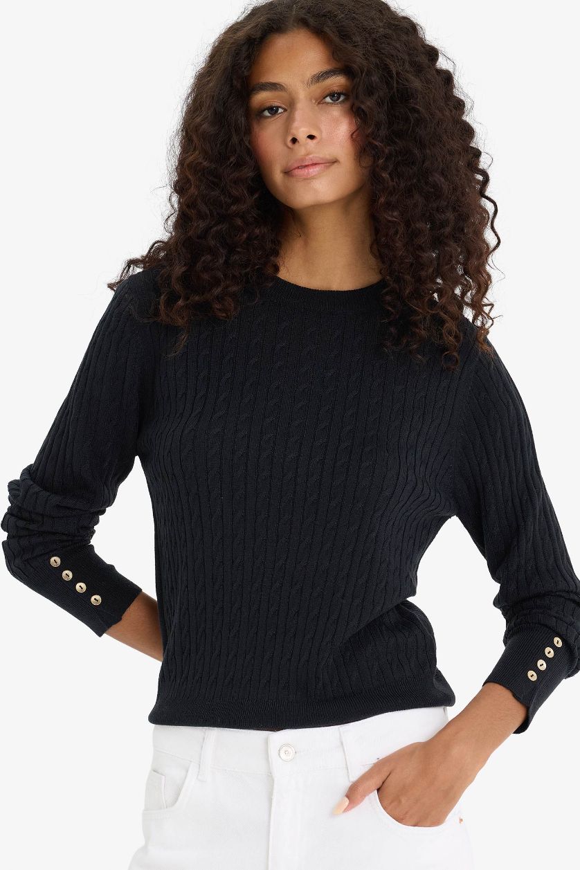 Woman Black Regular Fit Crew Neck Knitted Buttoned Black Knitted Pullover
