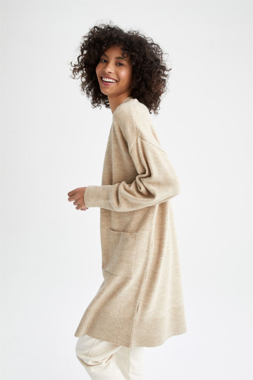 FEMME Beige Cardigan mi-long en maille à col en V et poche à coupe régulière