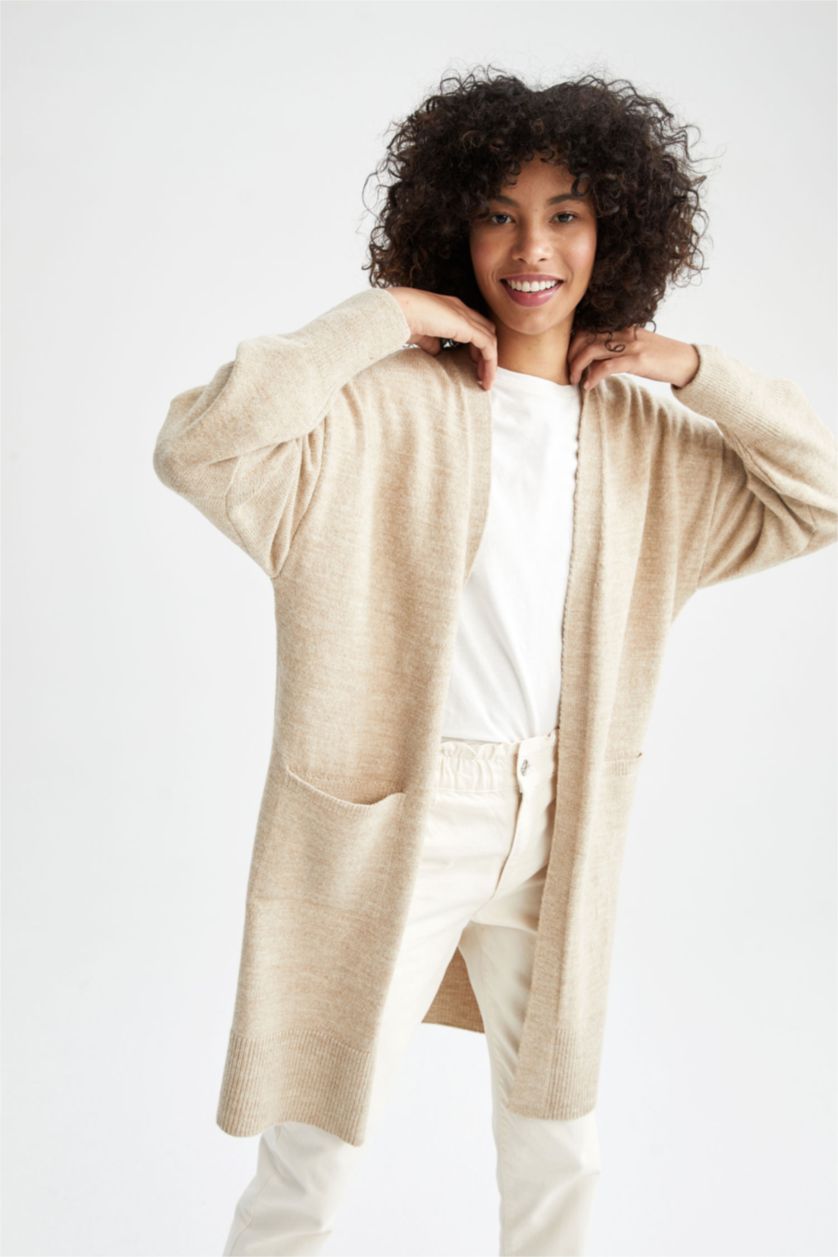 FEMME Beige Cardigan mi-long en maille à col en V et poche à coupe régulière