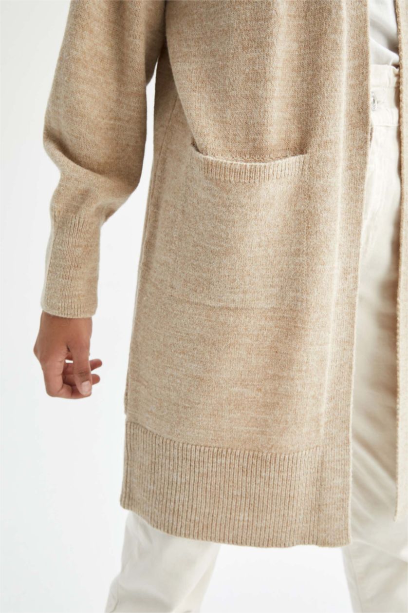 FEMME Beige Cardigan mi-long en maille à col en V et poche à coupe régulière