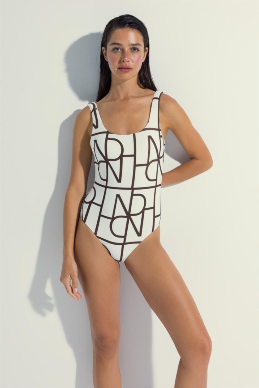 حريمي بني فاتح مايوه قصة عادية Fall In Love من