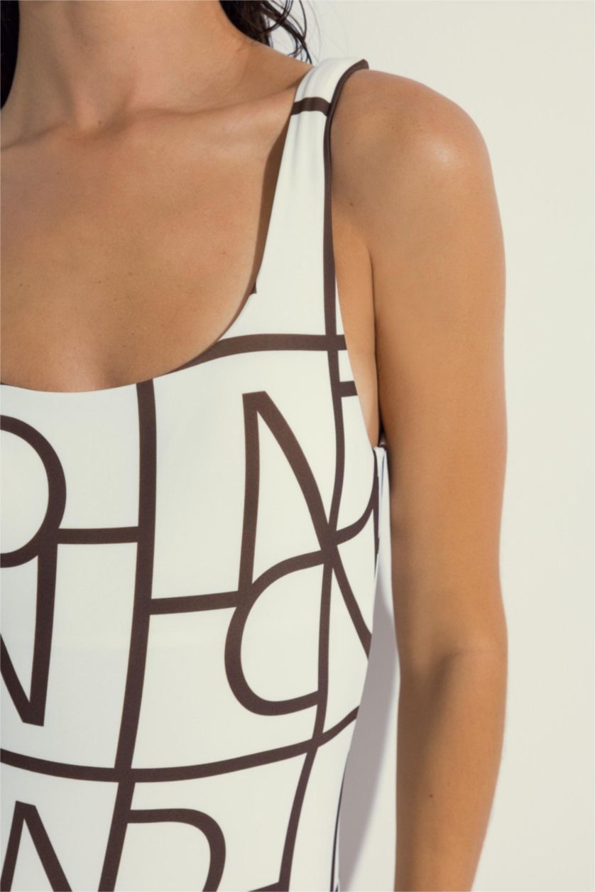 حريمي بني فاتح مايوه قصة عادية Fall In Love من