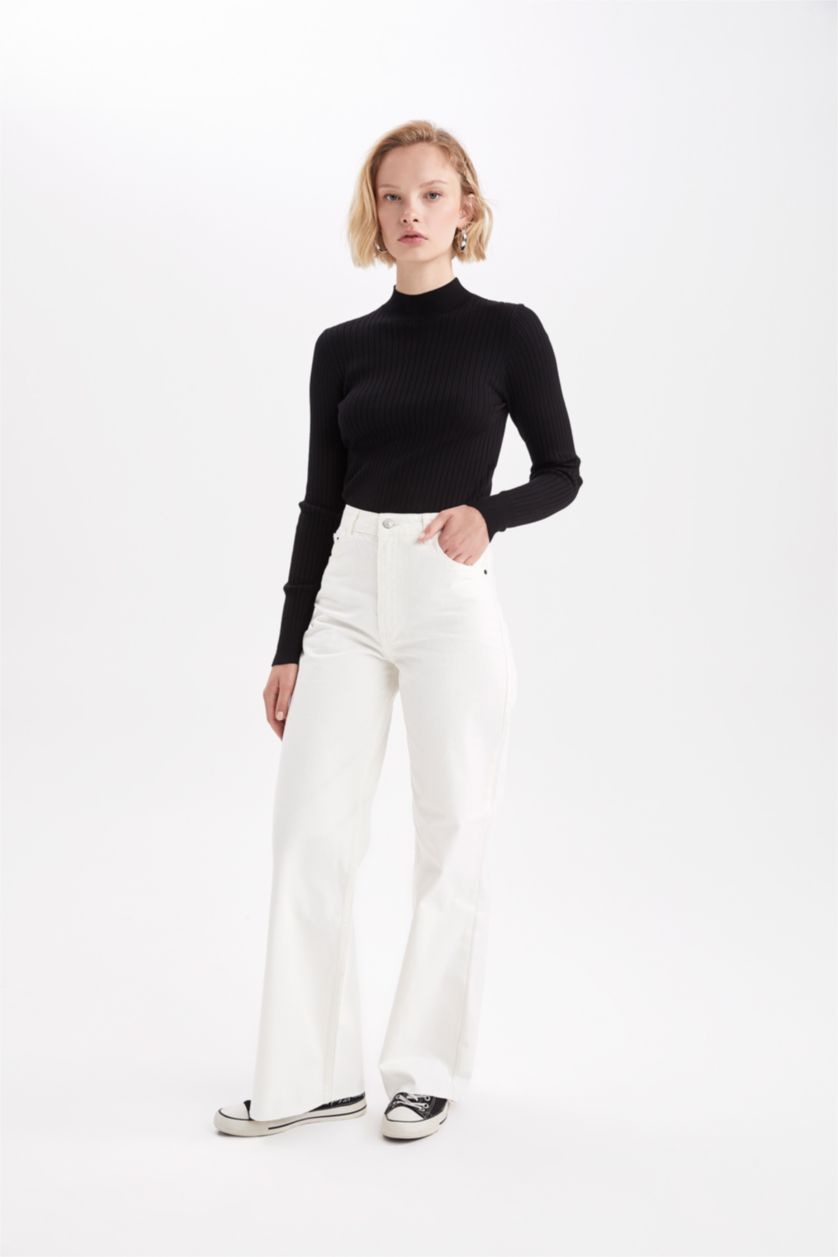 Жіночий Чорний Пуловер приталеного крою напівводолазка для жінок