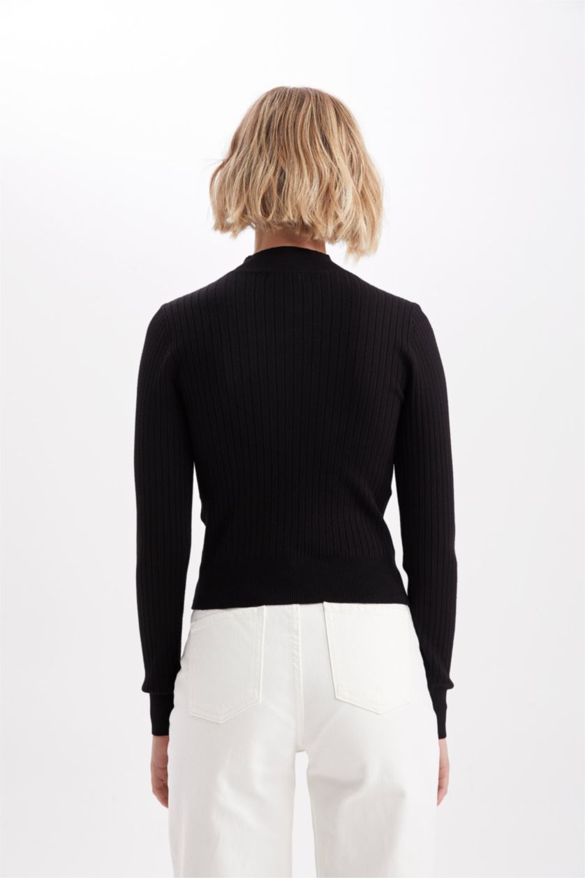 Жіночий Чорний Пуловер приталеного крою напівводолазка для жінок