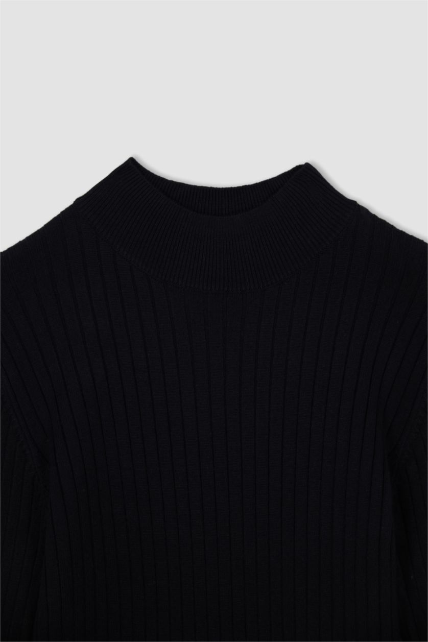 Жіночий Чорний Пуловер приталеного крою напівводолазка для жінок