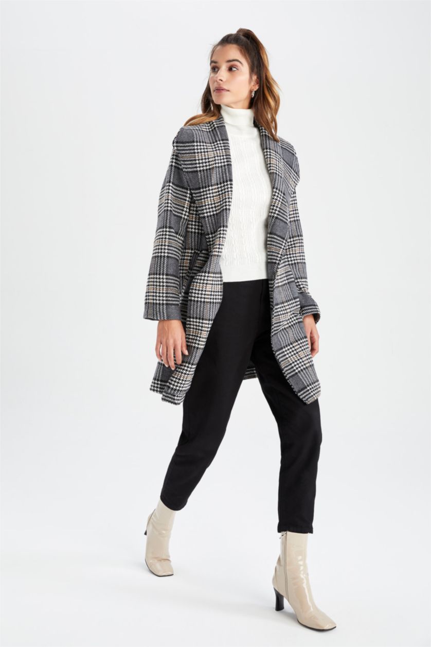 Woman Grey Cachet