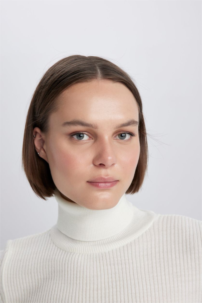 FEMME Écru Pull-Over Coupe Slim Col De Tortue