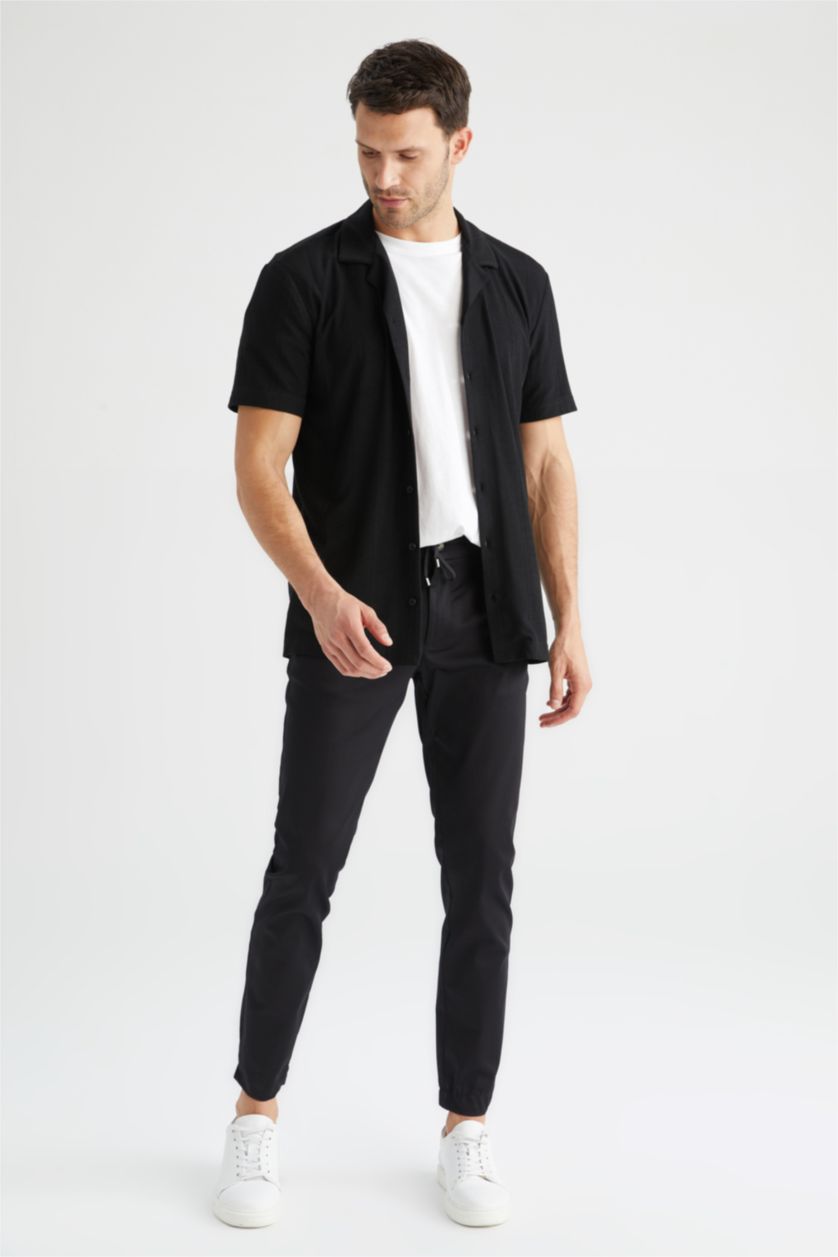 Erkek Siyah Regular Fıt Jakarlı Kısa Kollu Gömlek