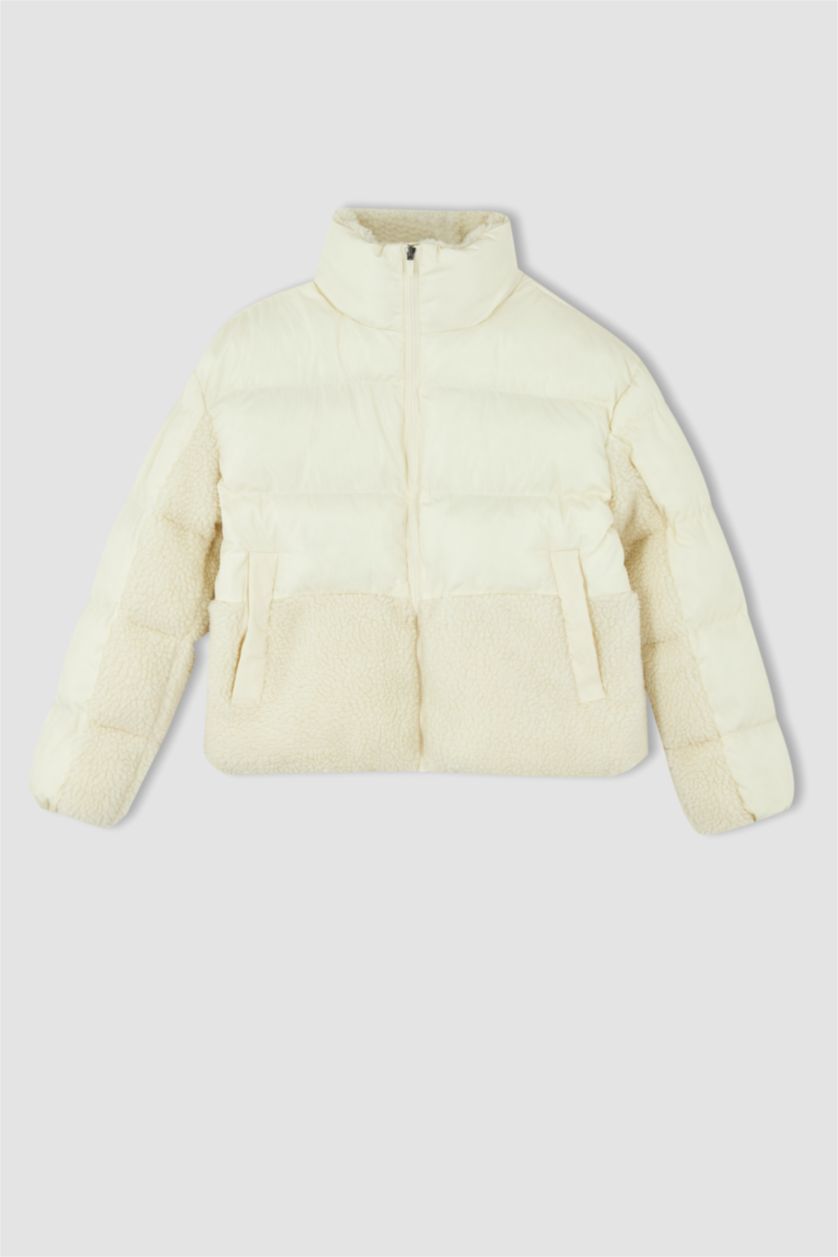 Kadın Ekru Su itici Dik Yaka Pelüş Detaylı Mont