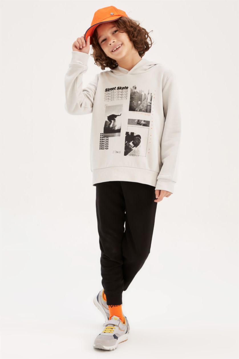 أولاد حجري فاتح طقم ولادي بغطاء للرأس مطبوع - قطعتين