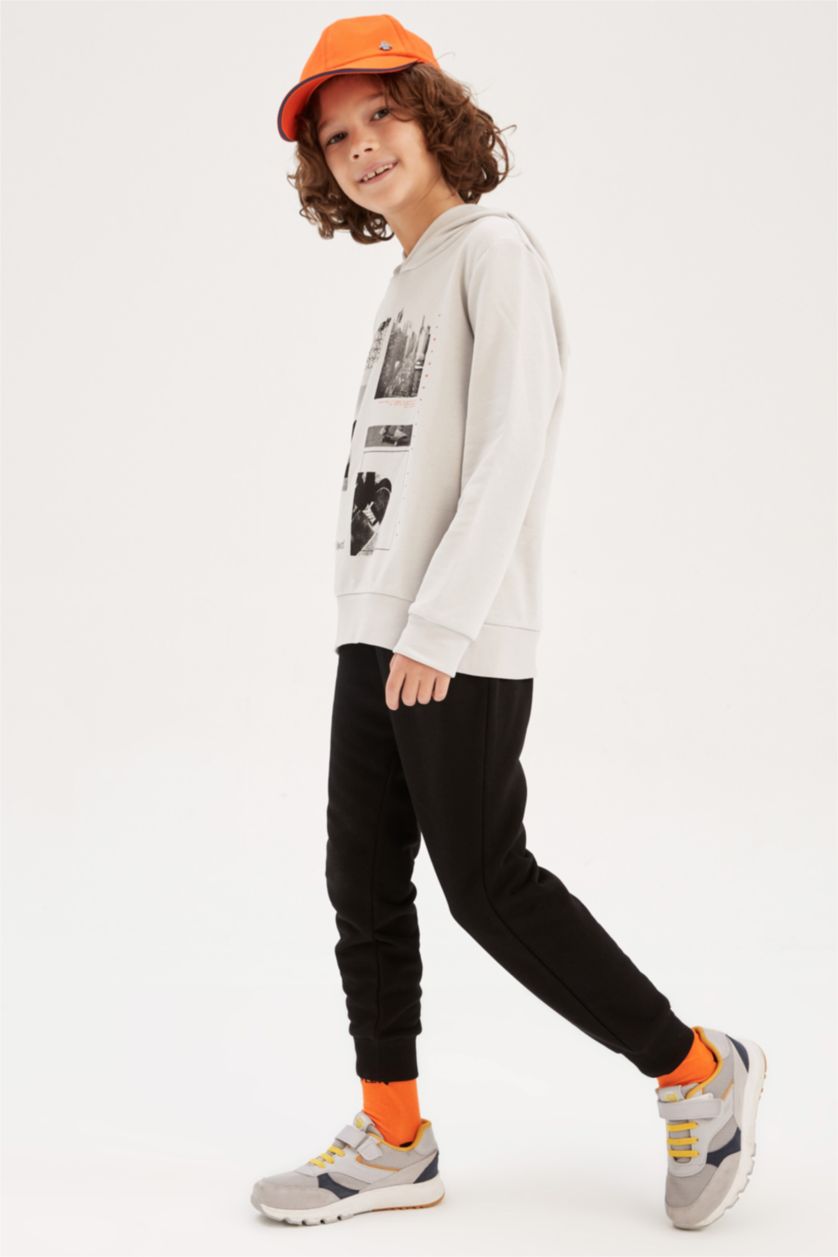 أولاد حجري فاتح طقم ولادي بغطاء للرأس مطبوع - قطعتين