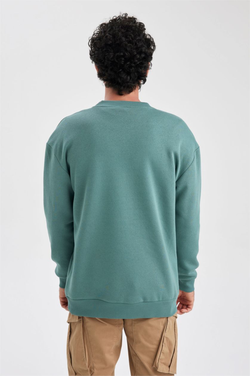 Man Green Boxy Fit Crew Neck Sweatshirt